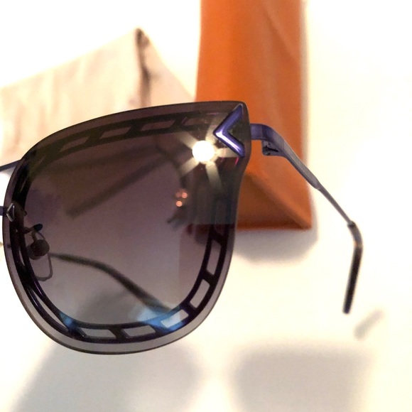 Tory Burch Sunglasses Cobalt Blue Gradient Lense - Picture 5 of 11